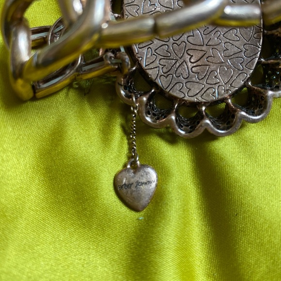 VINTAGE BETSEY JOHNSON BRACELET - Picture 4 of 5